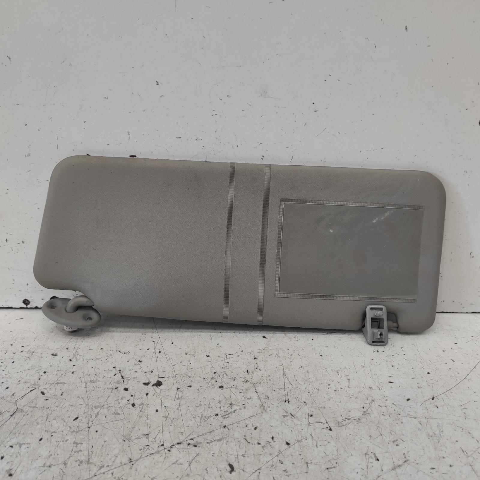 Hilux Sunvisor 2005-2015 rh side,02/05-08/15 00021540 #657385