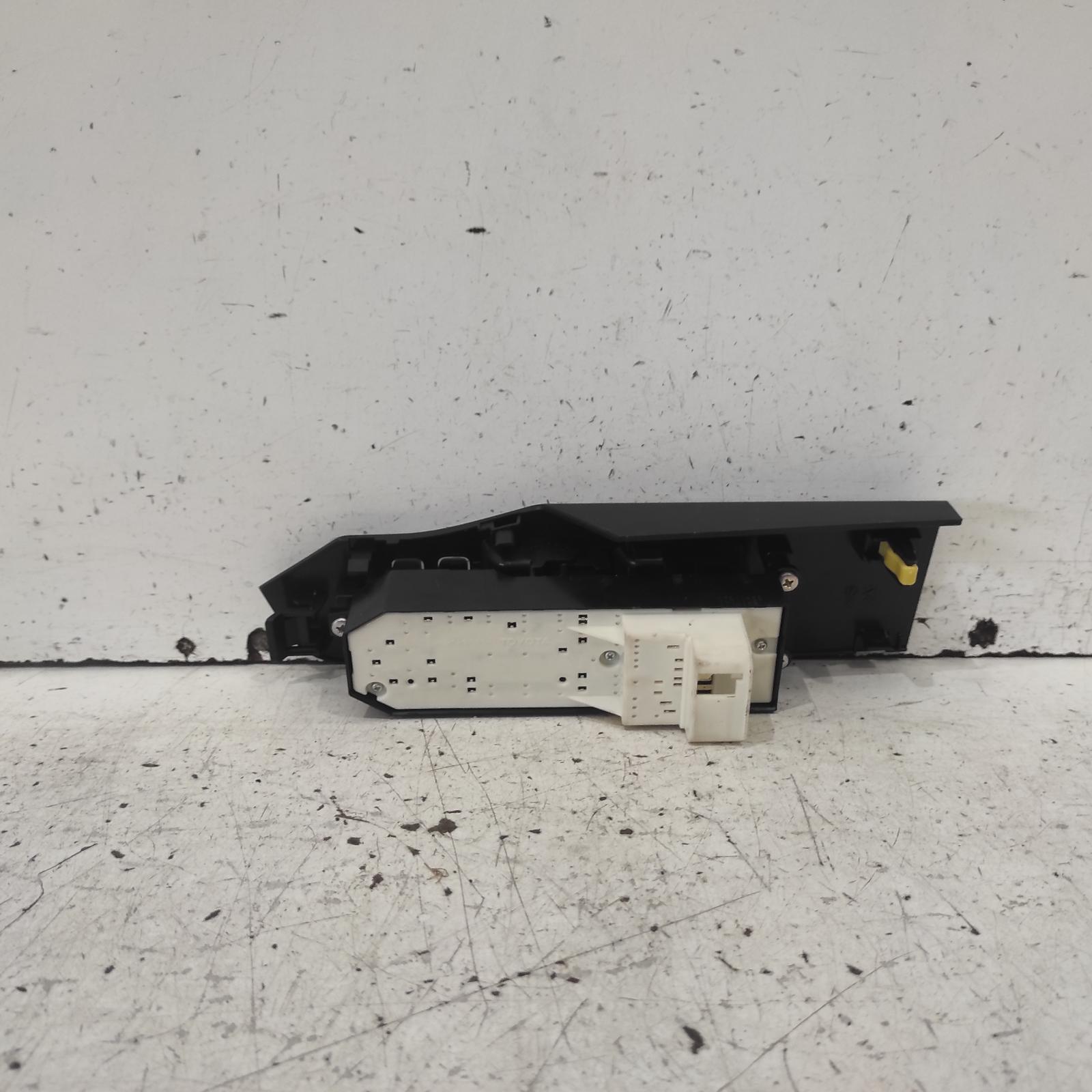 Corolla Power Door Window Switch 2015-2018 rh front (master switch),zre182r,hatch,standard,03/15-06/18 00021438 #658421