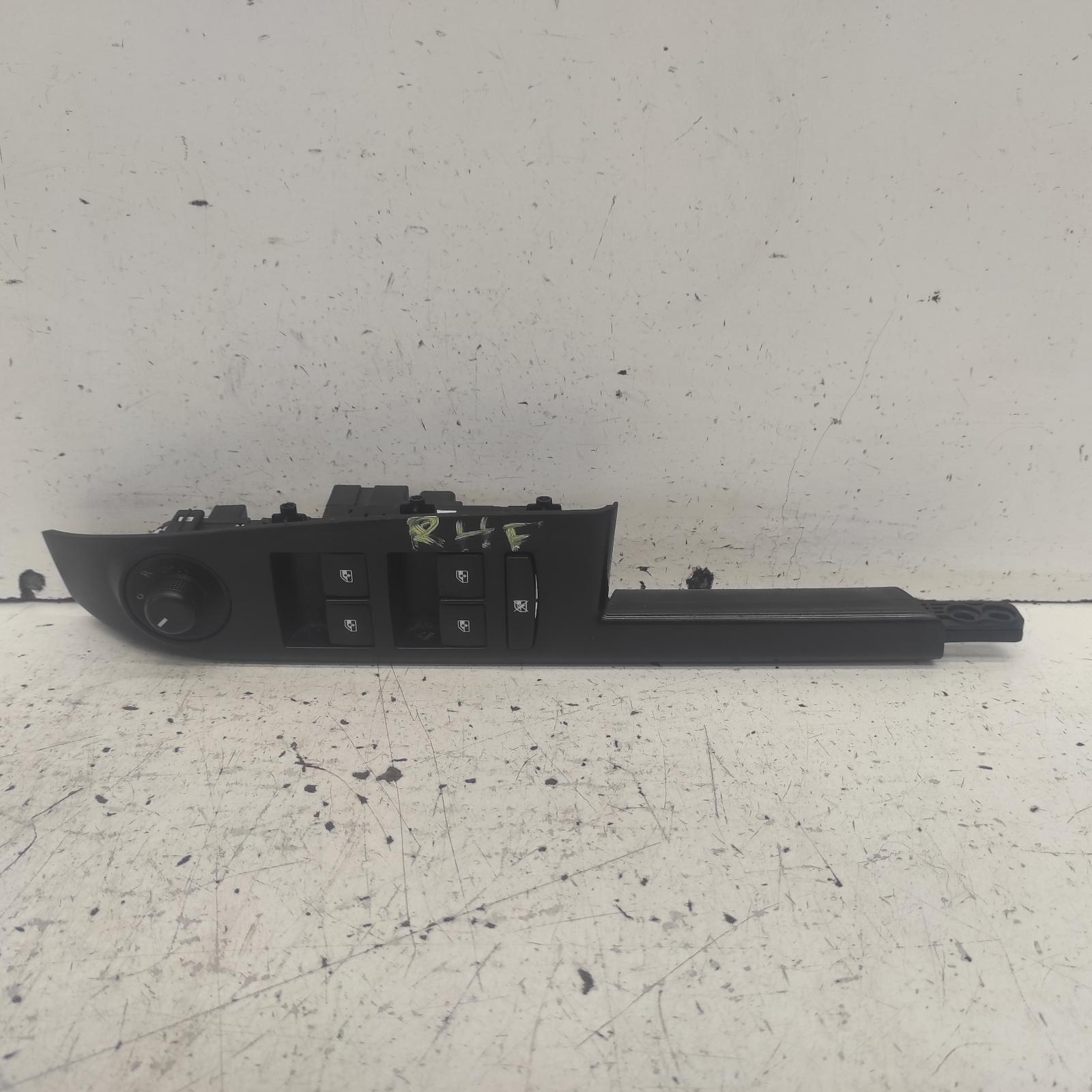Barina Power Door Window Switch 2011-2016 rh front (master switch),hatch/sedan,tm,09/11-08/16 00021436 #660266