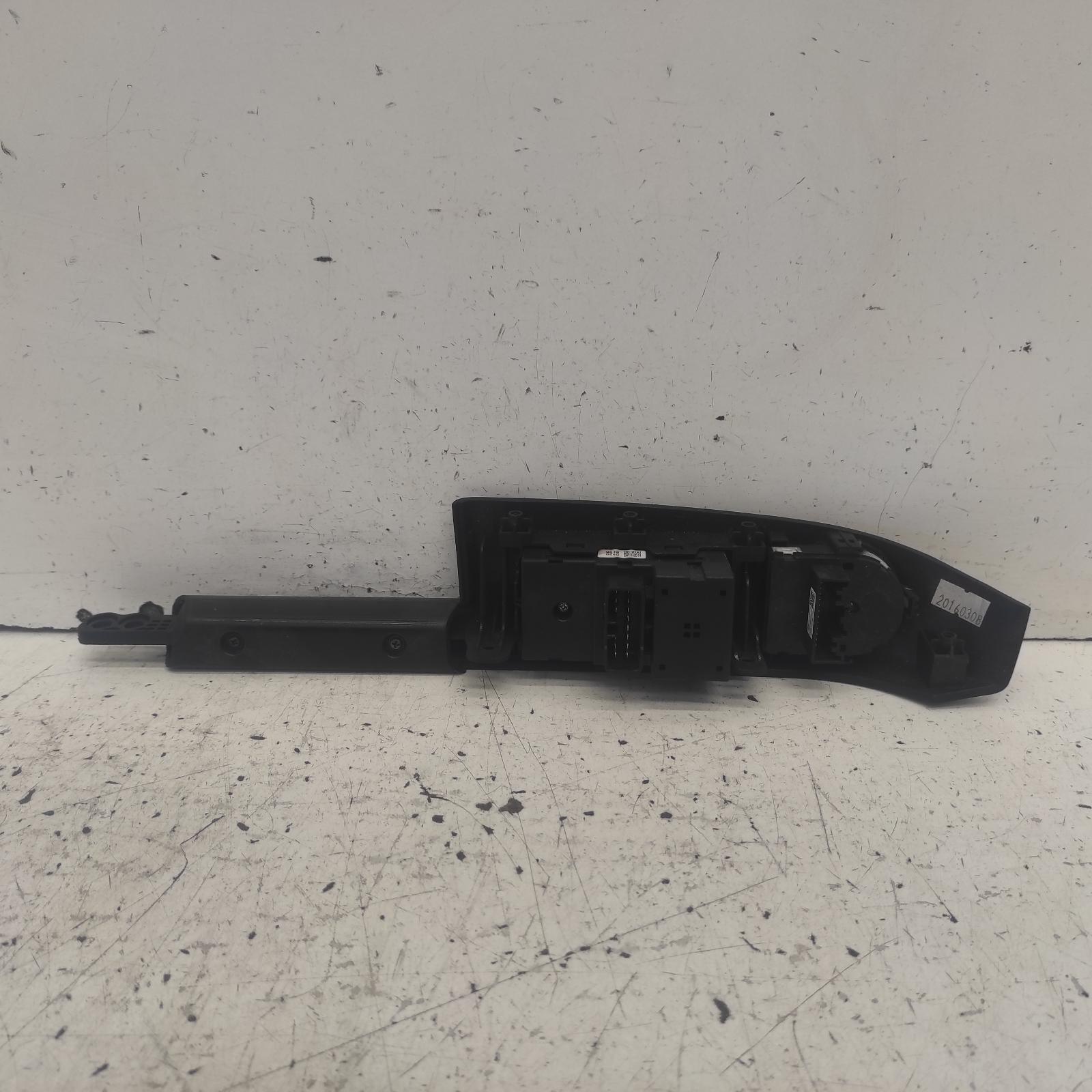 Barina Power Door Window Switch 2011-2016 rh front (master switch),hatch/sedan,tm,09/11-08/16 00021436 #660266