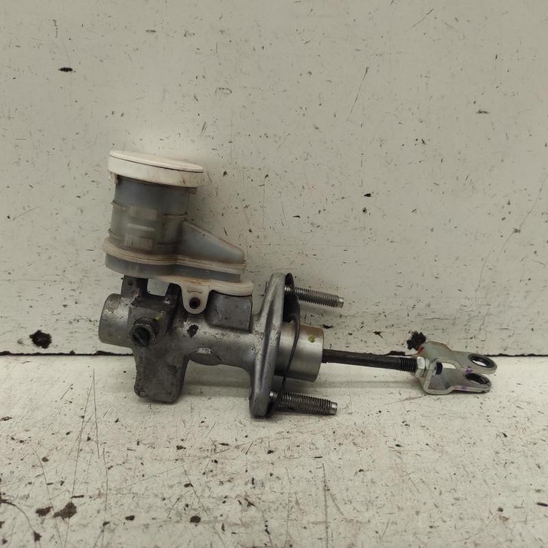 clutch master cylinder