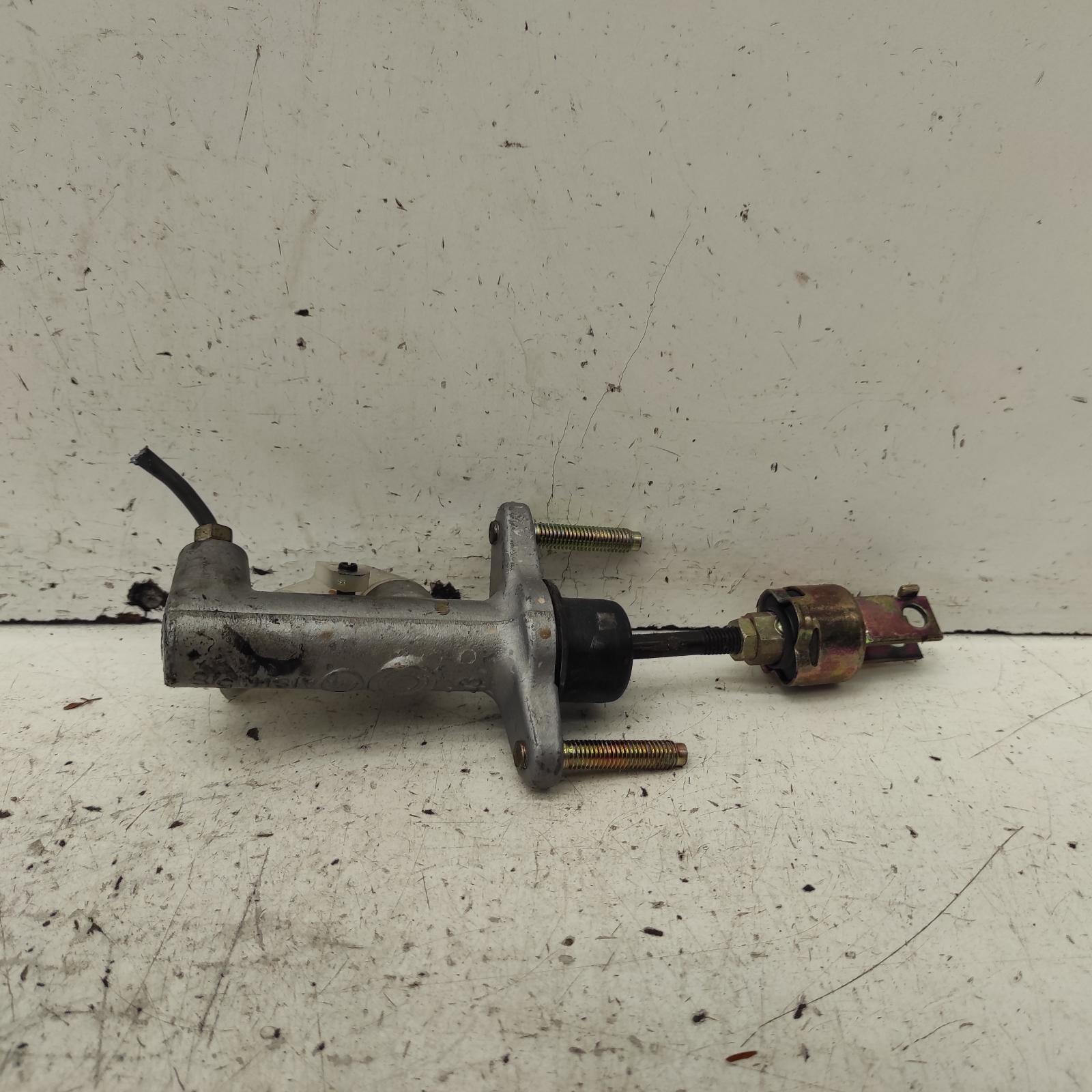 Corolla Clutch Master Cylinder 2001-2007 zze122 12/01-06/07 00021600 #662460