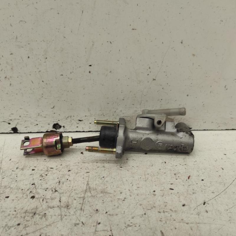 clutch master cylinder