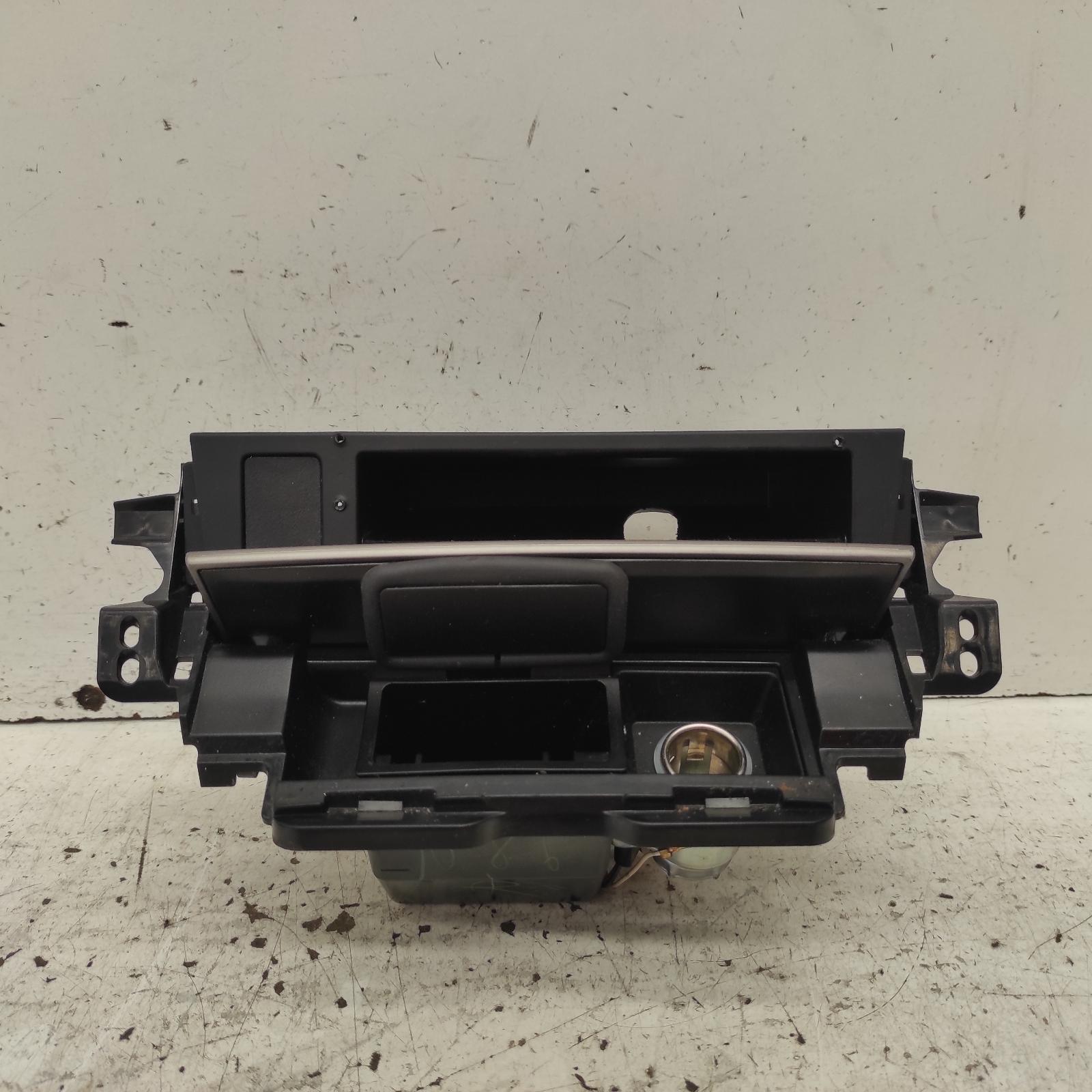 Aurion Ashtray 2012-2017 gsv50r 04/12-08/17 00021701 #666852