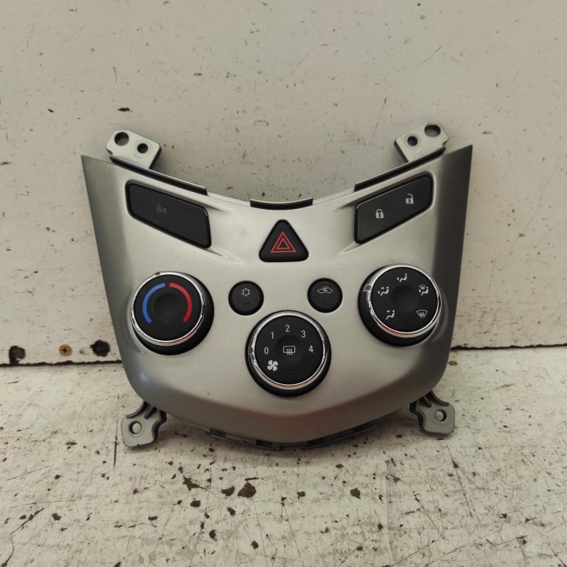 heater/aircon controls