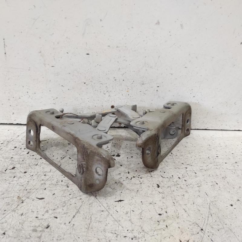 bonnet hinge/strut