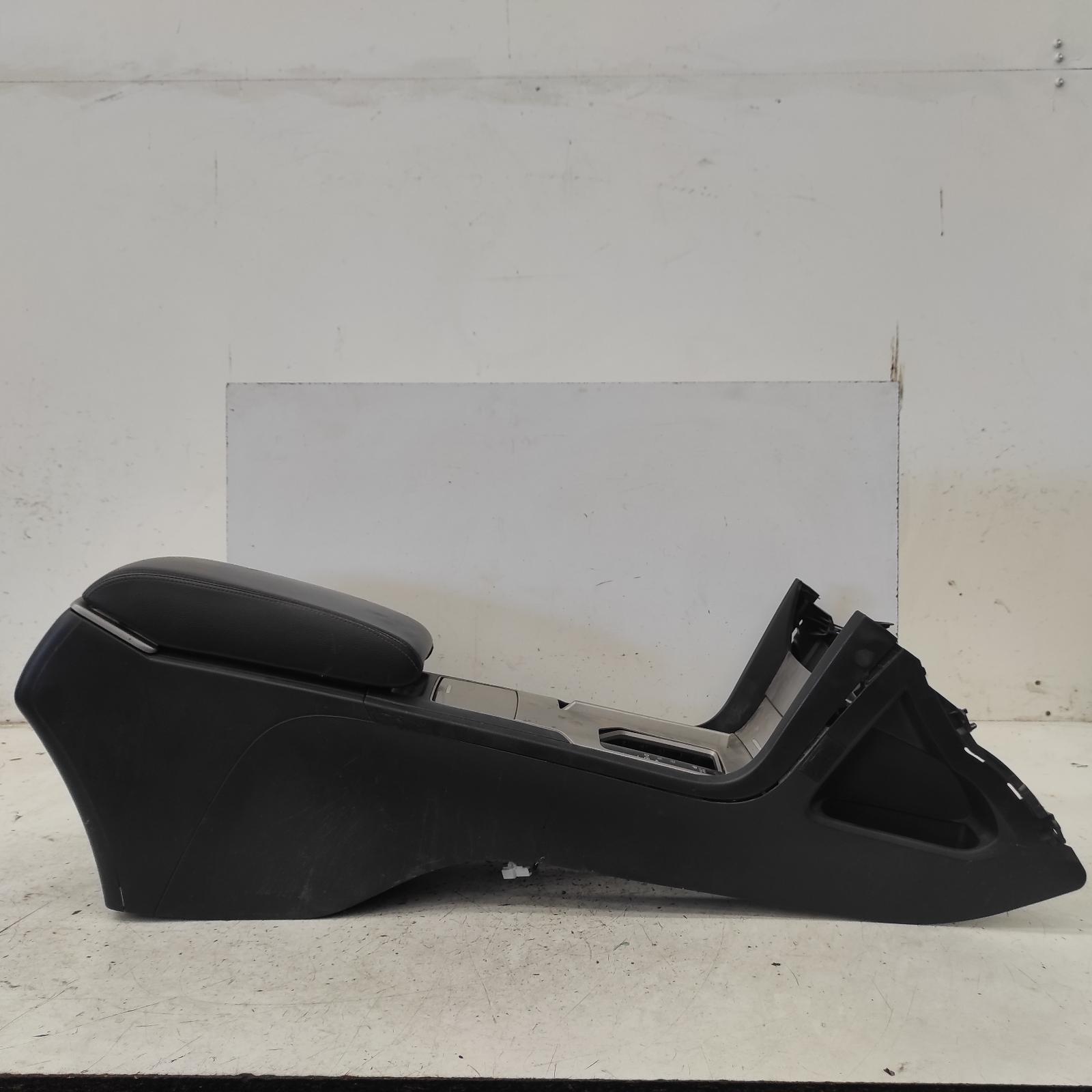 Aurion Console 2006-2012 gcv40r,centre console,metallic finish type,10/06-03/12 00021730 #670687