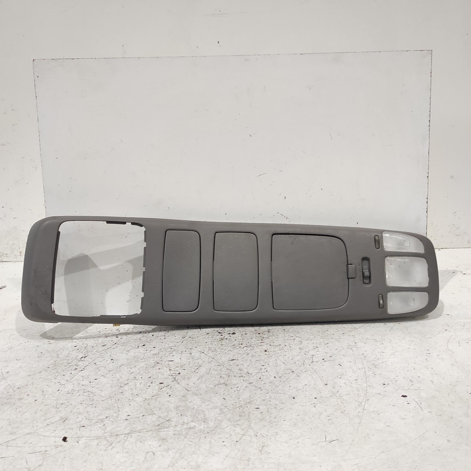 Landcruiser Courtesy Light 1998-2007 front to centre,multi sunglass holder,non sunroof switch type,100 series,01/98-10/07 00021792 #672060