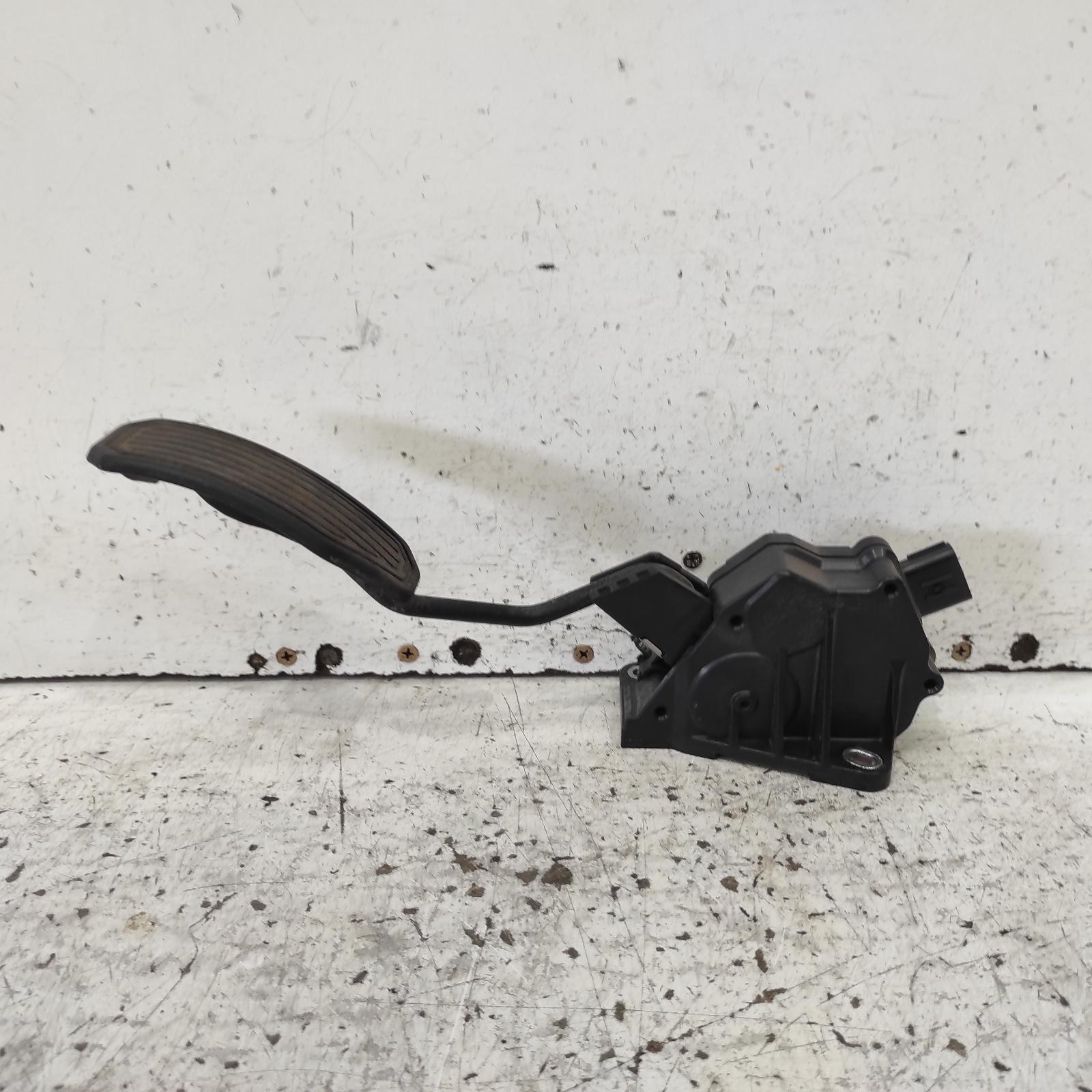 Aurion Pedal Assembly 2006-2012 gsv40r,accelerator pedal only,10/06-03/12 00020585 #672862