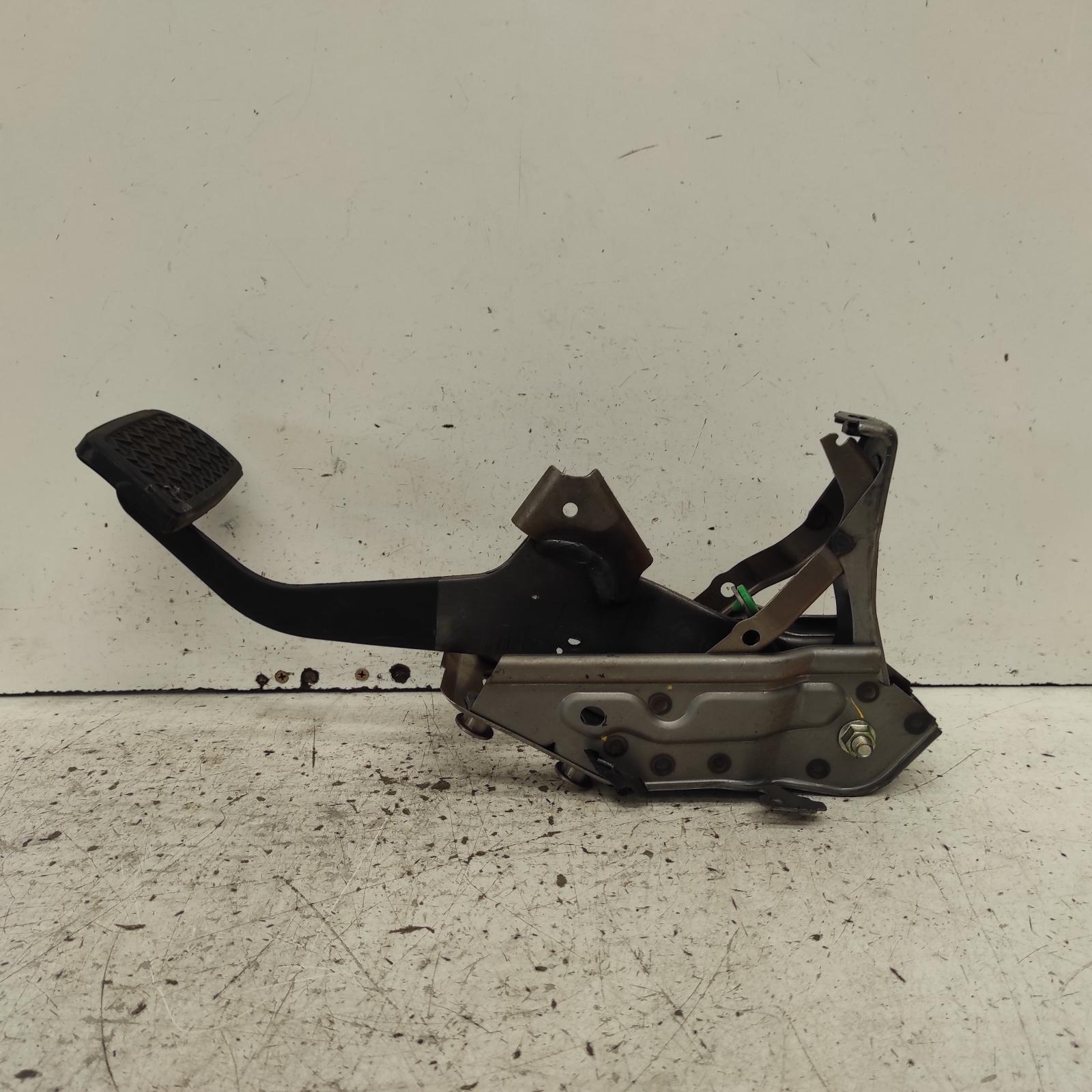 Aurion Pedal Assembly 2006-2012 gsv40r,brake pedal only,10/06-03/12 00020585 #672883