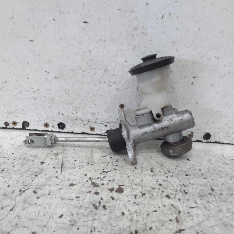 clutch master cylinder