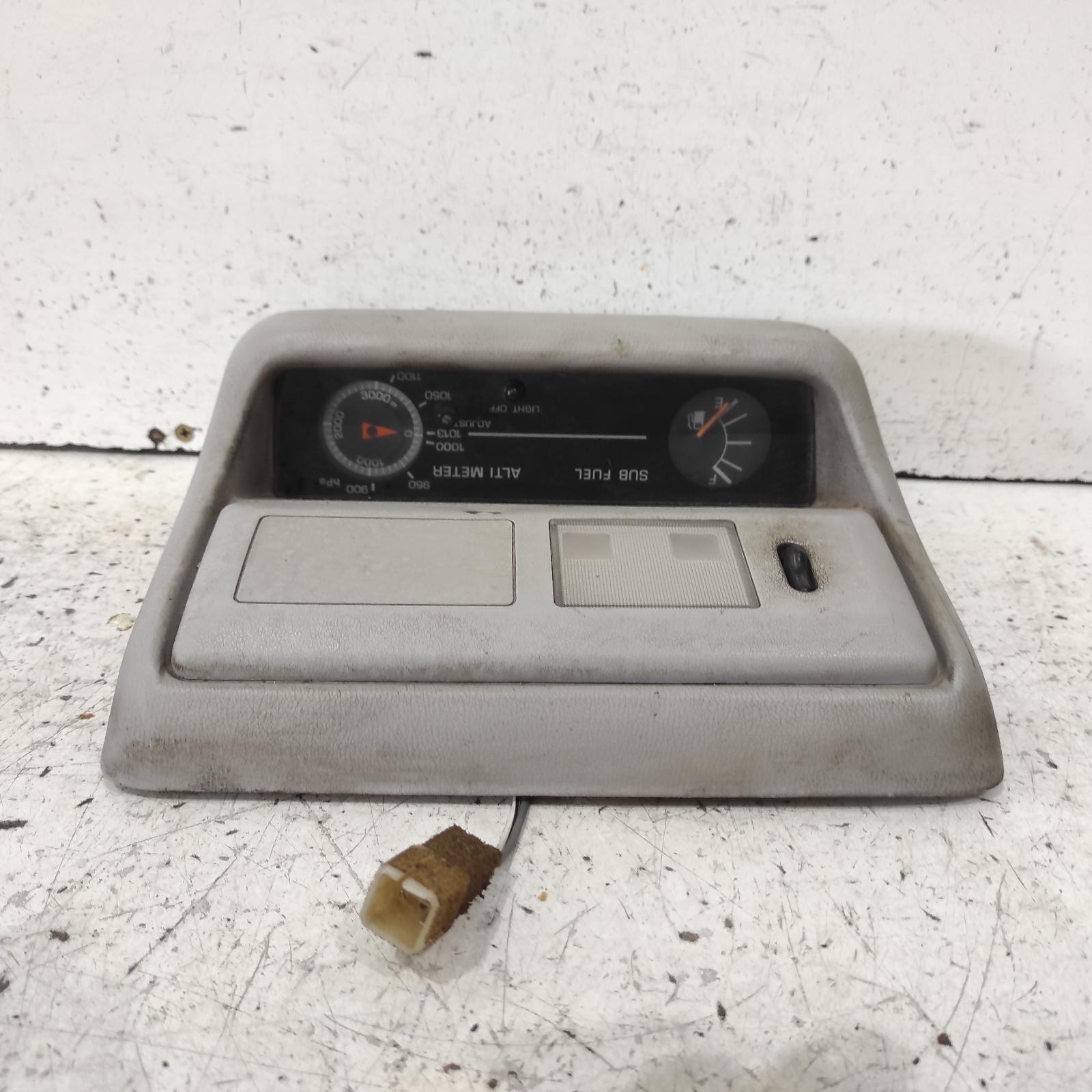 Landcruiser Courtesy Light 1990-1998 front,80 series,05/90-03/98 00021709 #673332