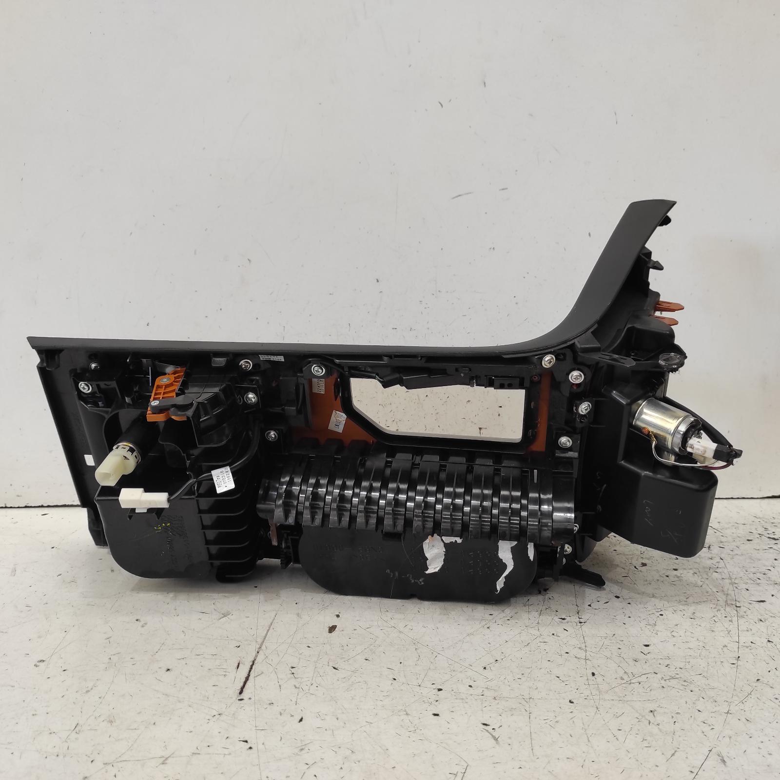 Aurion Console 2006-2012 gsv40r,centre console,woodgrain finish type,10/06-03/12 00021325 #675374