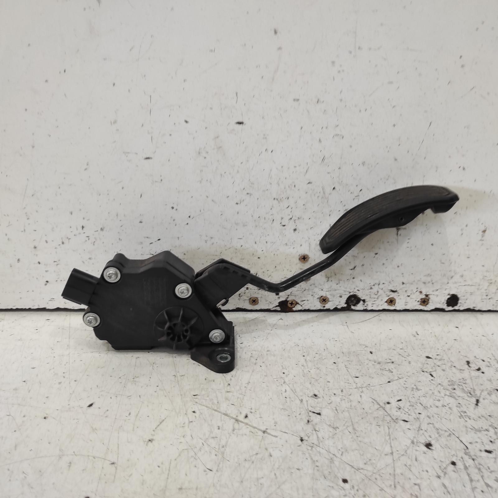 Aurion Pedal Assembly 2006-2012 gsv40r,accelerator pedal only,10/06-03/12 00021325 #675347
