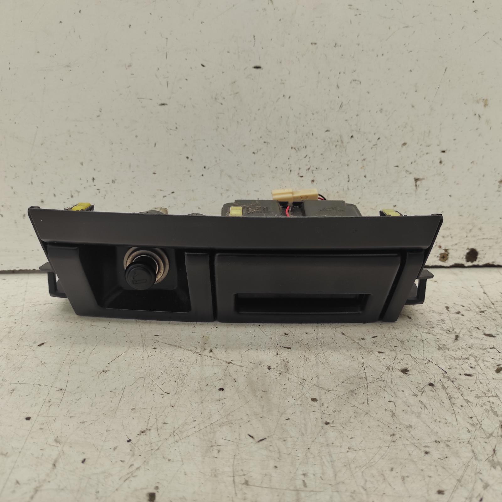 Prado Ashtray 2003-2009 120 series,in dash type,black,02/03-10/09 00021807 #675626
