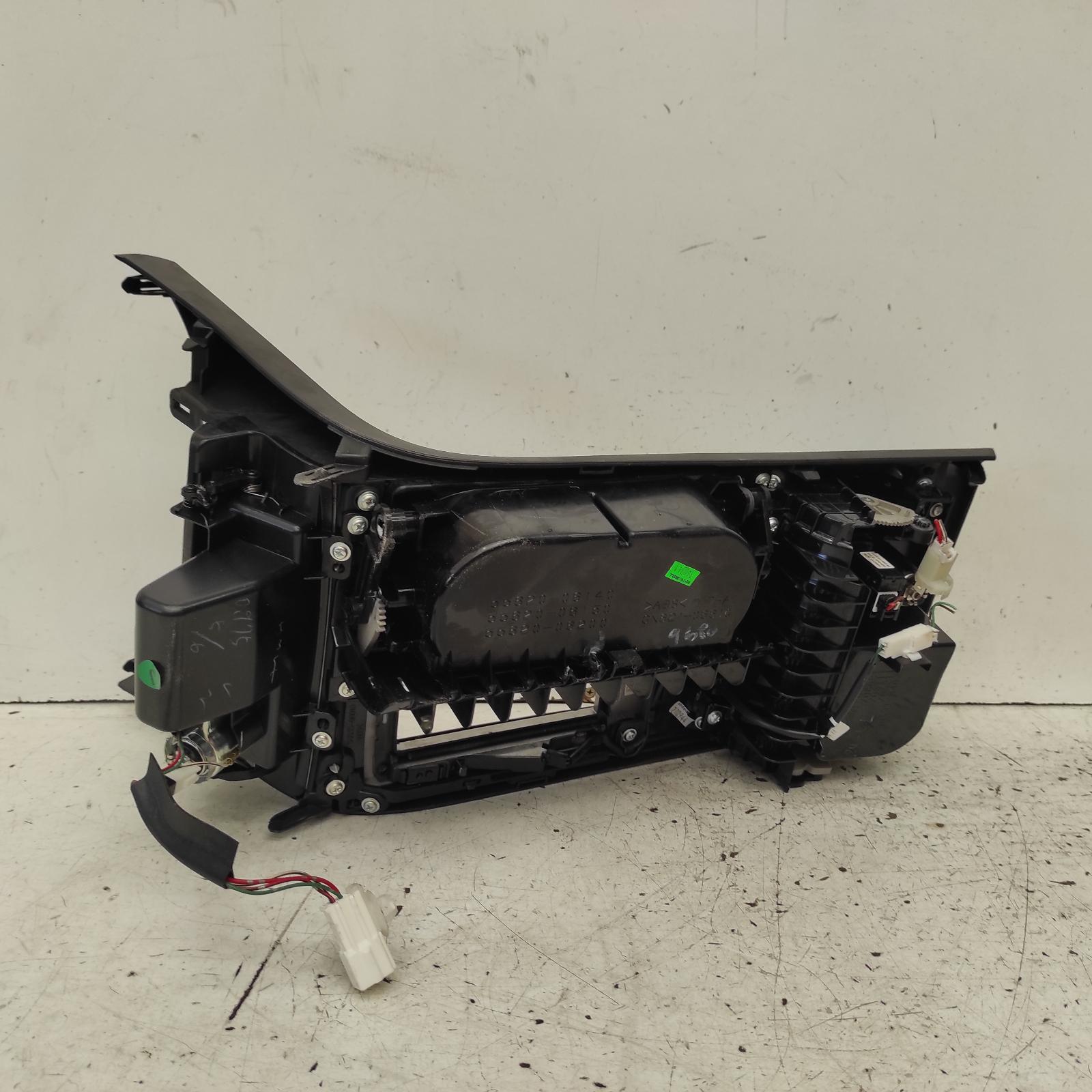 Aurion Console 2006-2012 gcv40r,centre console,metallic finish type,10/06-03/12 00021327 #676269