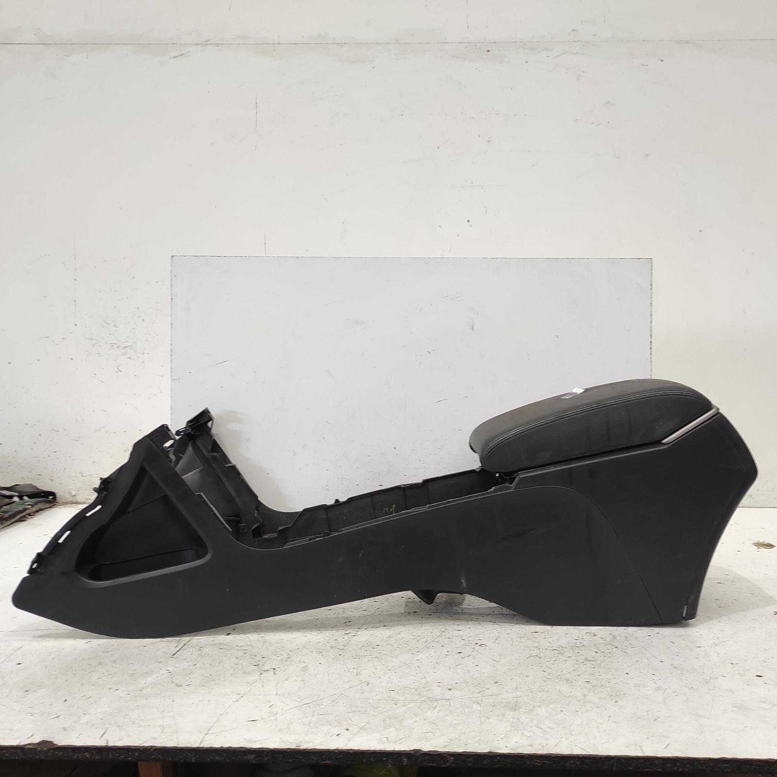 Aurion Console 2006-2012 gcv40r,centre console,metallic finish type,10/06-03/12 00021327 #676369
