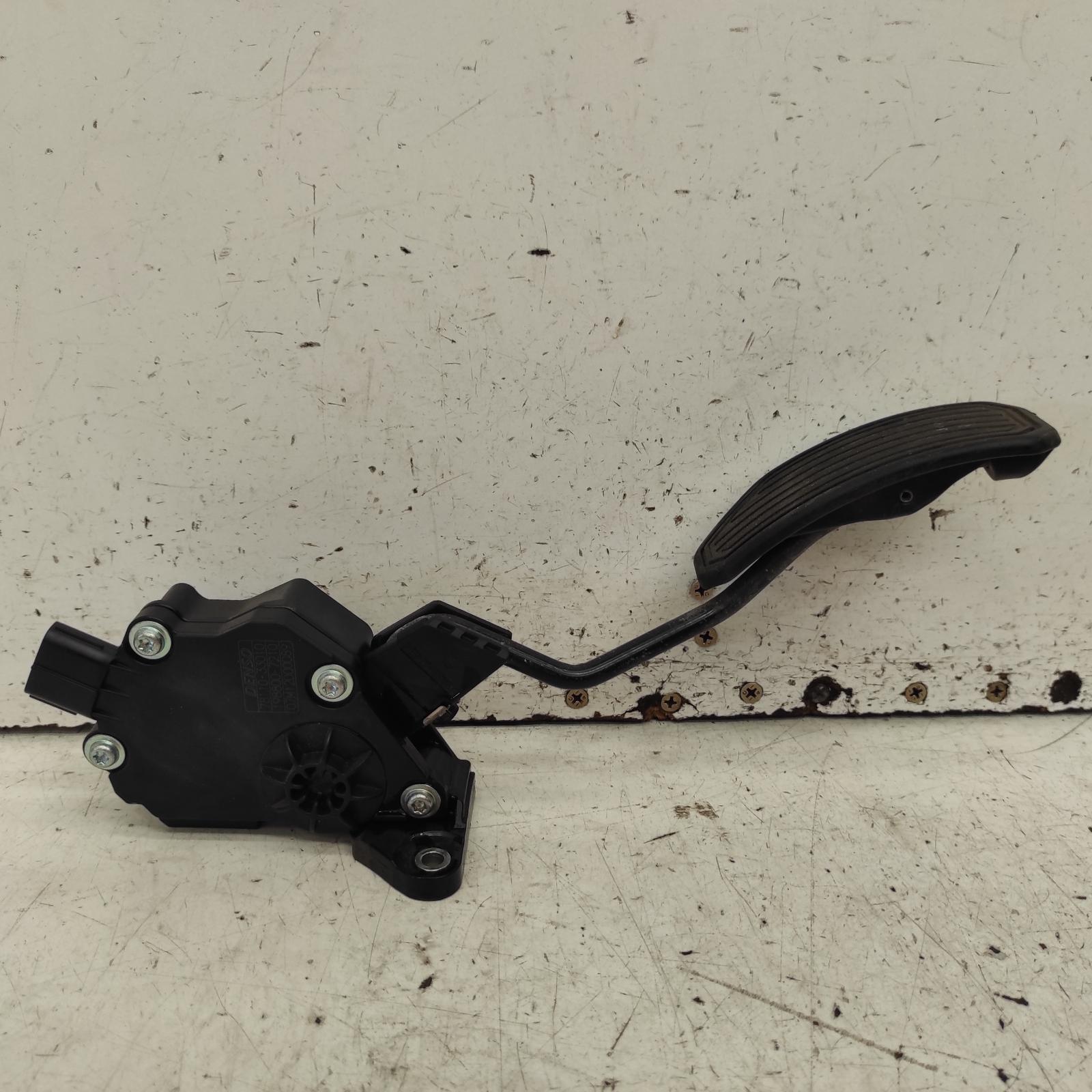 Aurion Pedal Assembly 2006-2012 gsv40r,accelerator pedal only,10/06-03/12 00021327 #676316