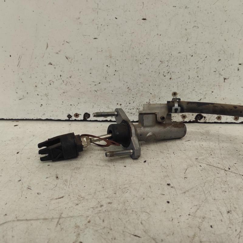 clutch master cylinder