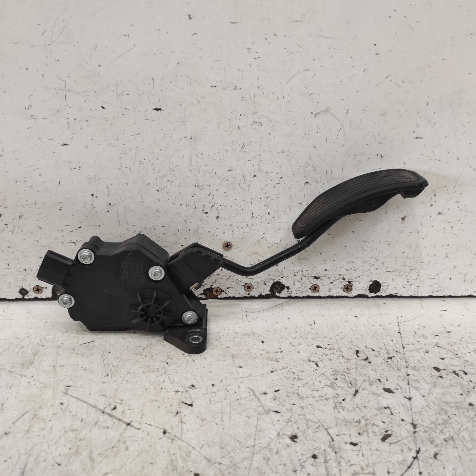 Aurion Pedal Assembly 2006-2012 gsv40r,accelerator pedal only,10/06-03/12 00021811 #677036