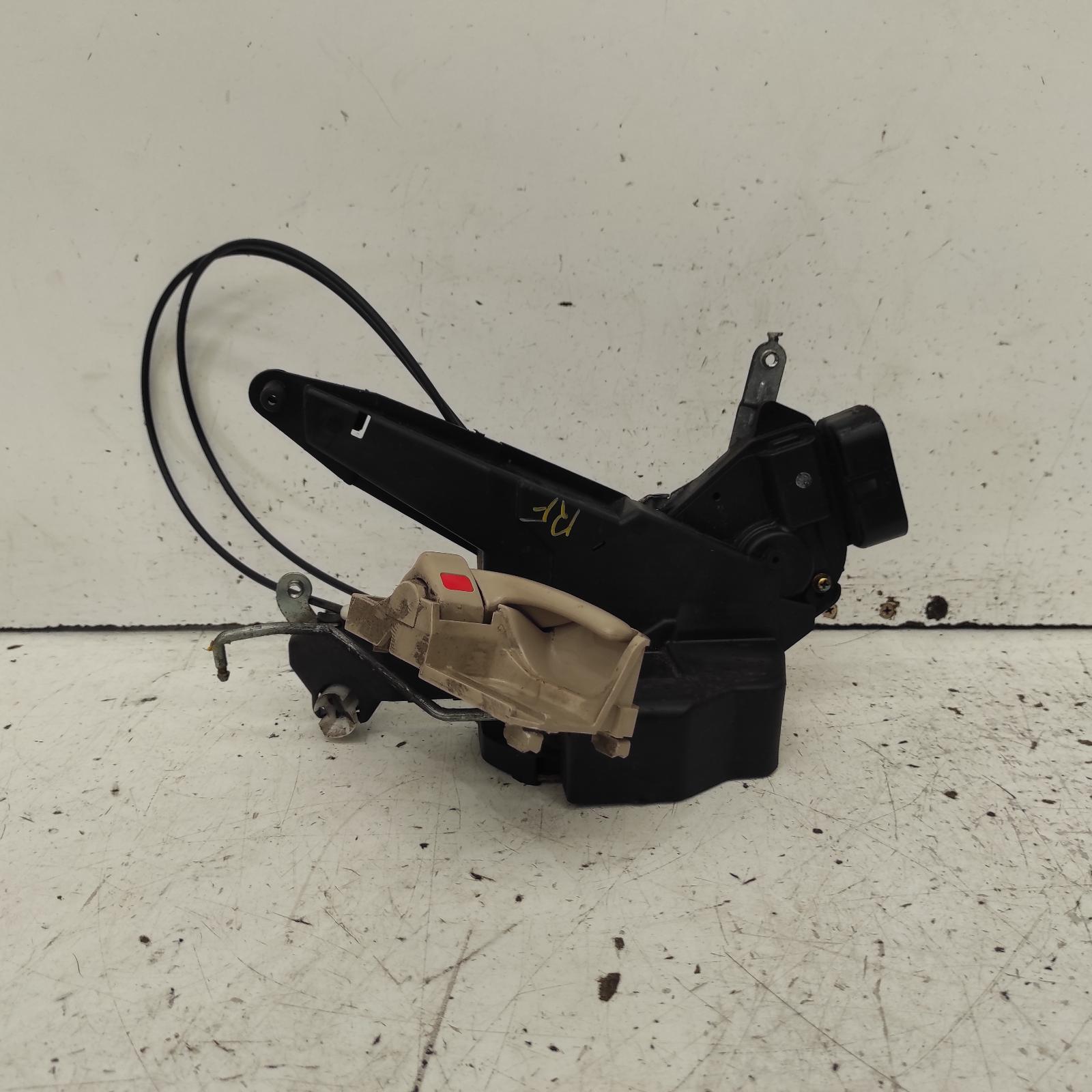 Corolla Door/boot/gate Lock 2001-2007 right front door lock,6 pin type,zze122 (japan-vin jtd),12/01-06/07 00021517 #678504