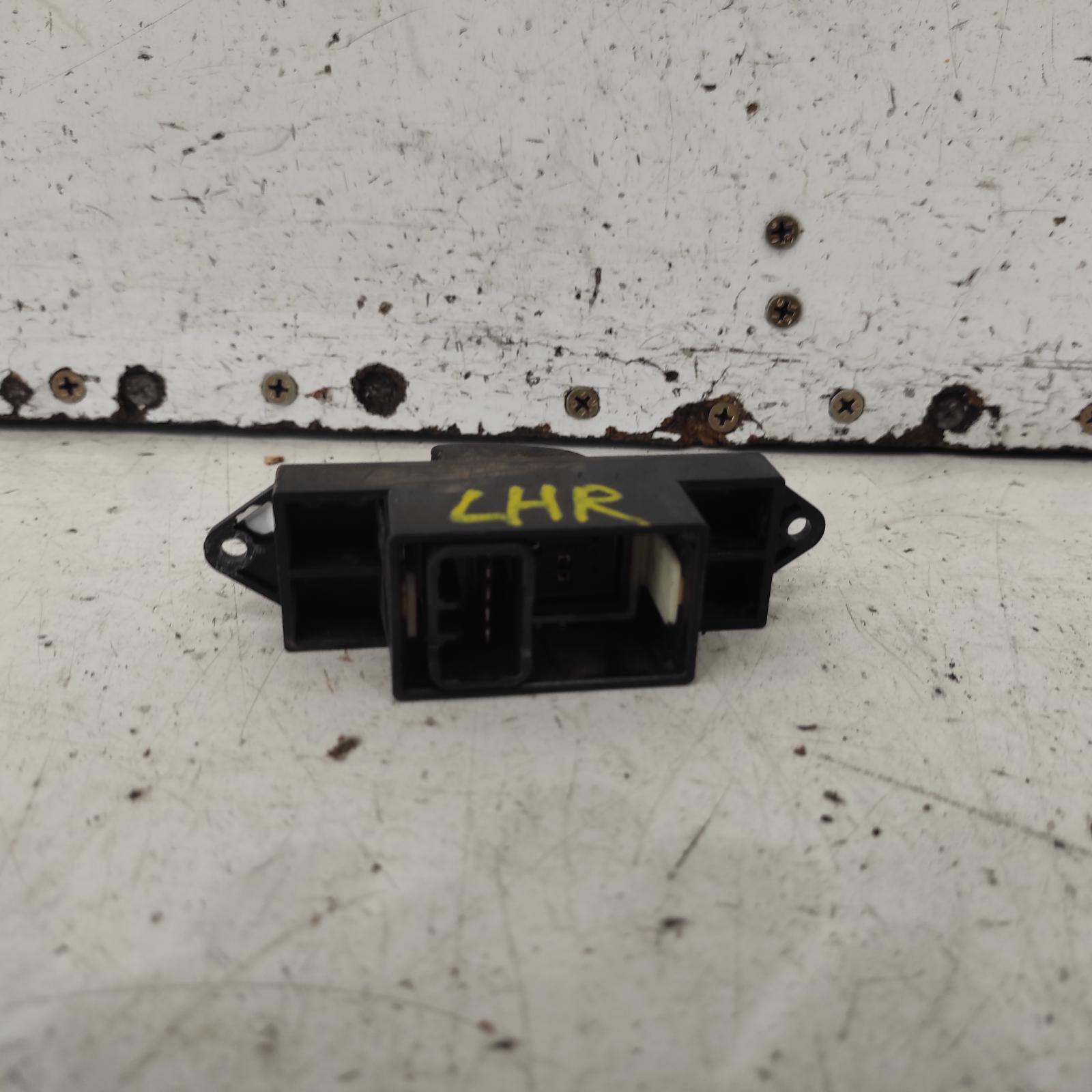 Triton Power Door Window Switch 2006-2015 lh rear,ml-mn,07/06-04/15 00021818 #678774