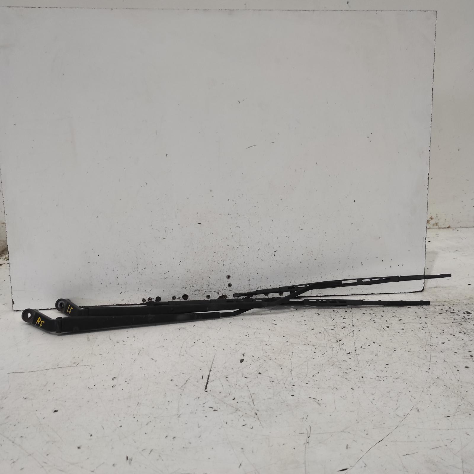 Corolla Wiper Arm 2001-2007 front (pair),zze122,12/01-06/07 00021847 #679263