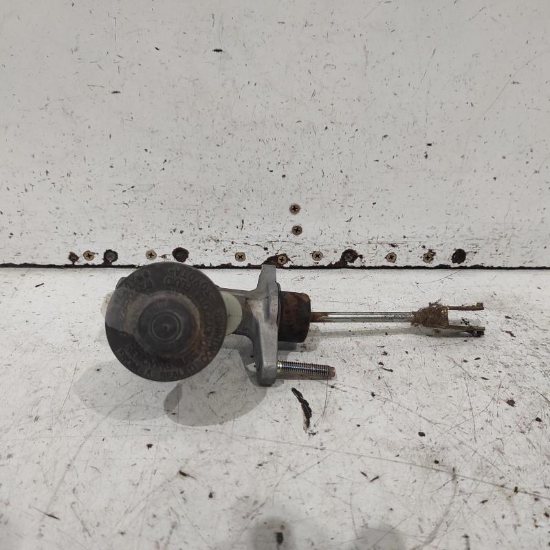 clutch master cylinder