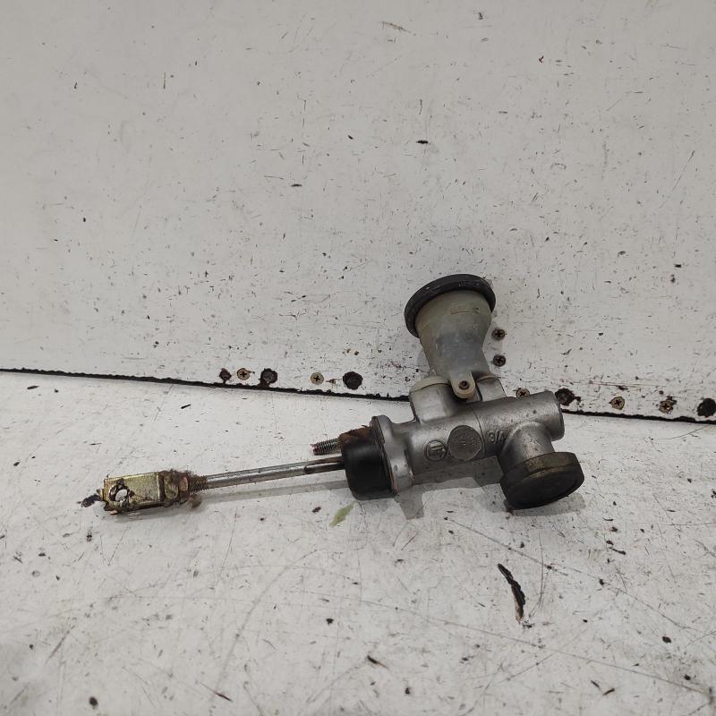 clutch master cylinder