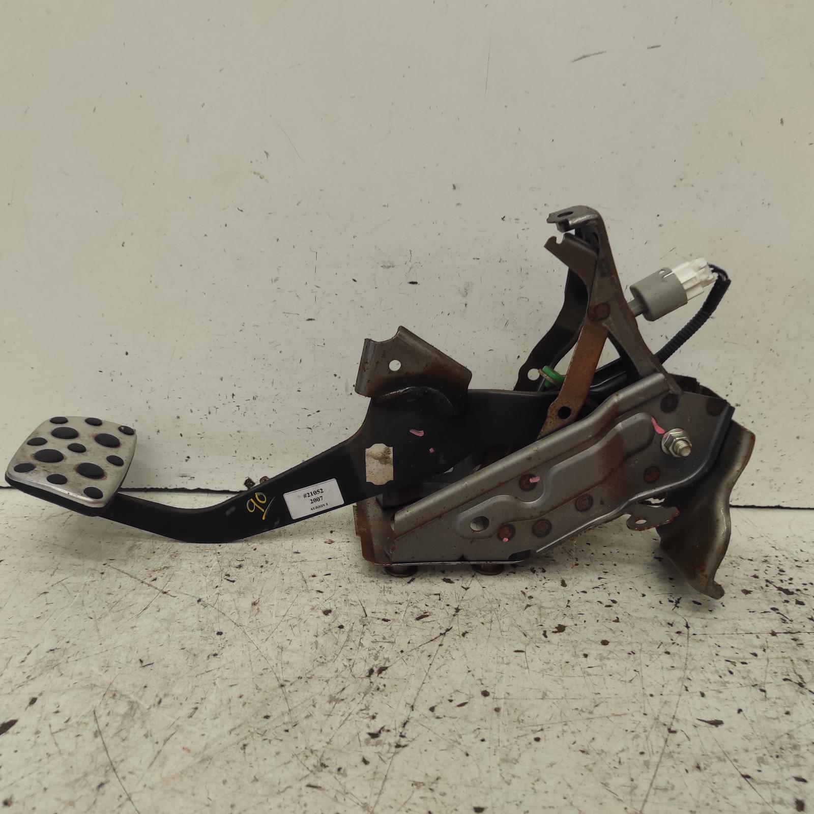 Aurion Pedal Assembly 2006-2012 gsv40r,brake pedal only,10/06-03/12 00021052 #679649