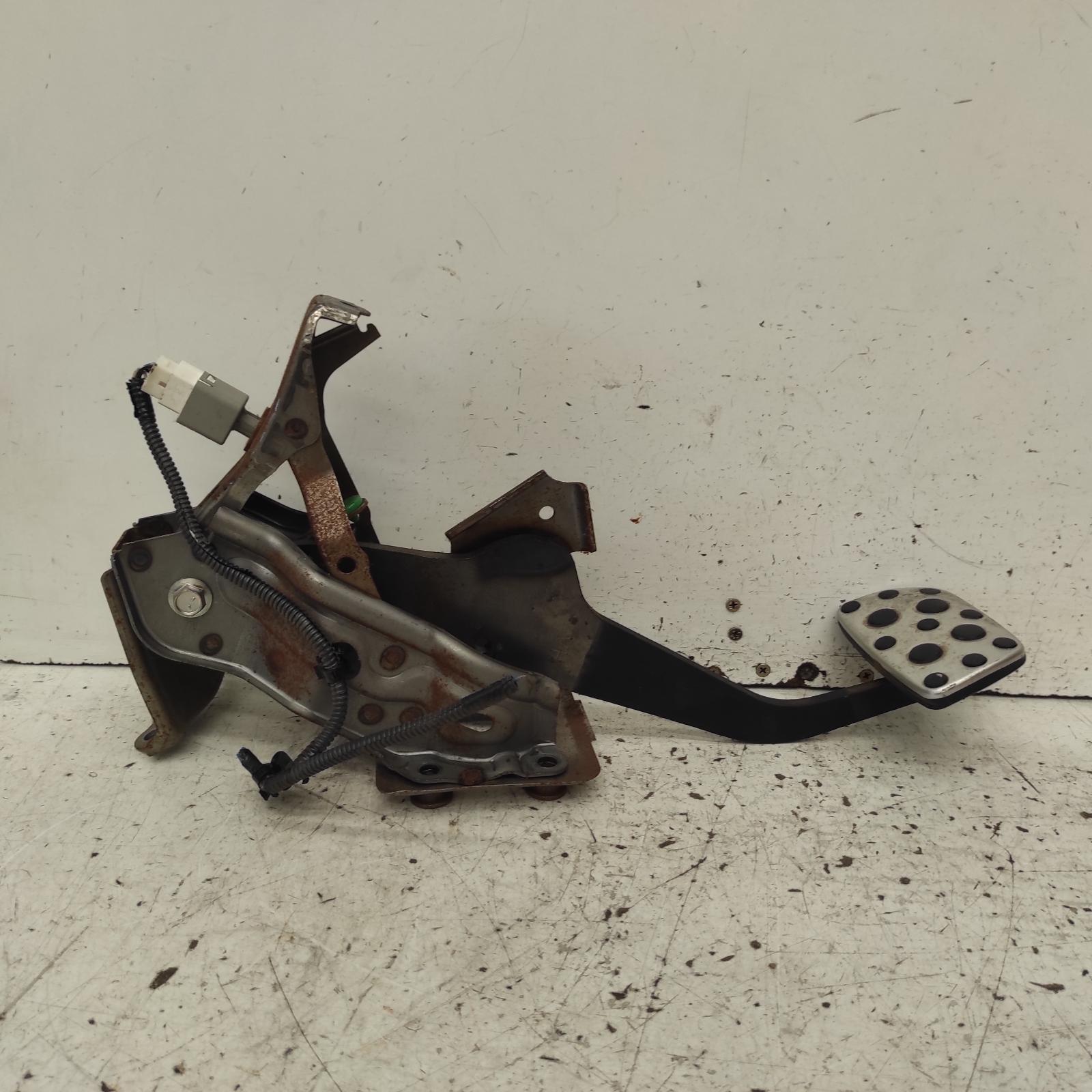 Aurion Pedal Assembly 2006-2012 gsv40r,brake pedal only,10/06-03/12 00021052 #679649