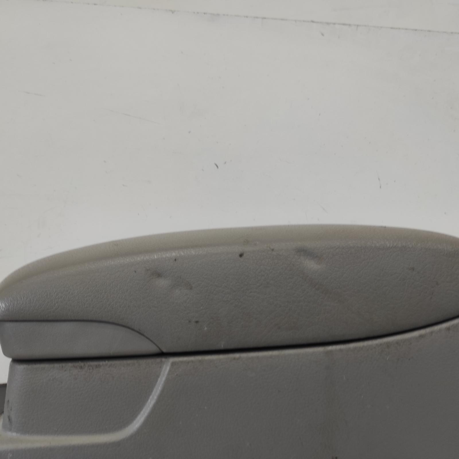 Camry Console 2006-2011 acv40,console lid only,light grey,06/06-11/11 00020395 #681191
