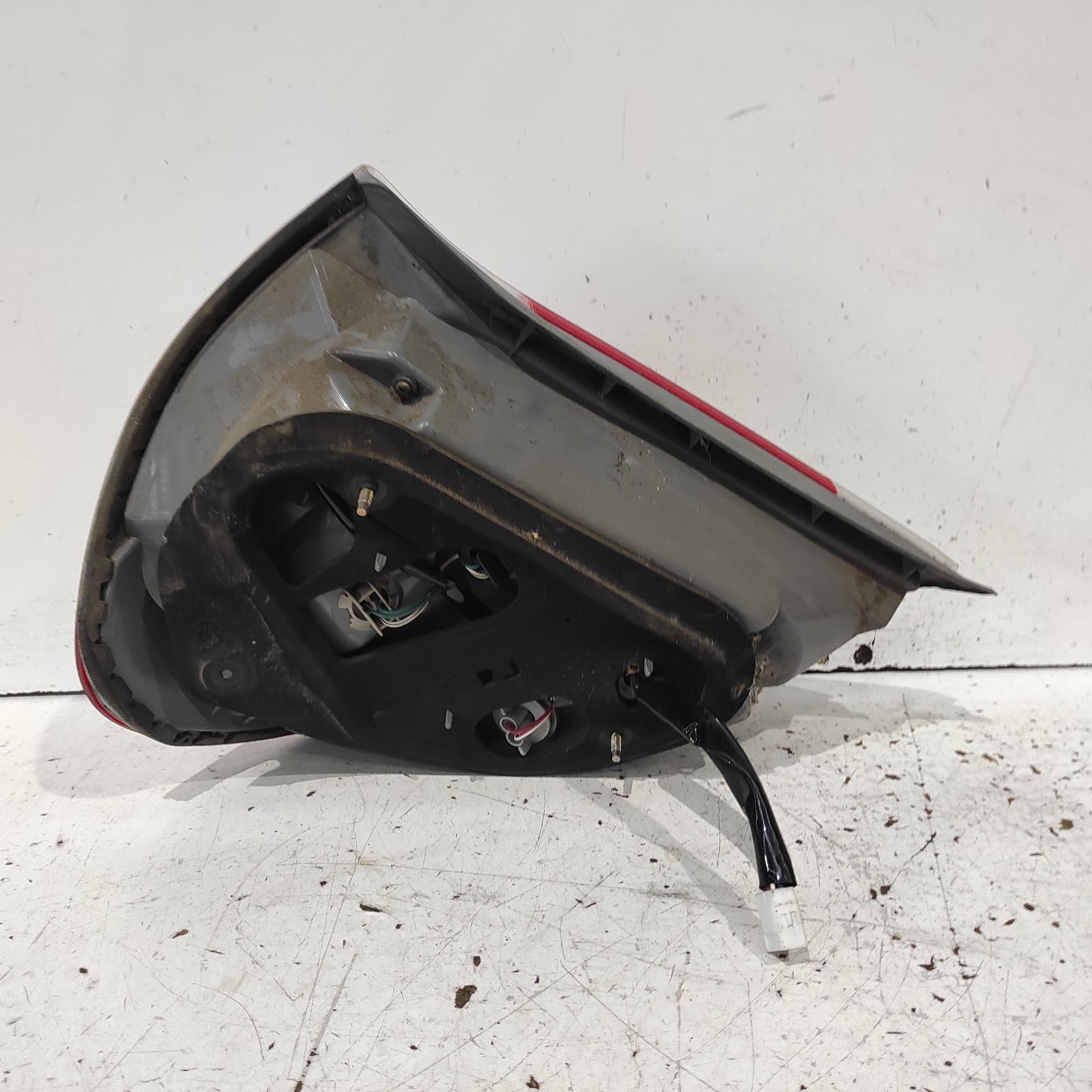 Camry Taillight Right 2002-2006 sk36,reverse lamp top/bottom (non sportivo),08/02-05/06 00020731 #681357