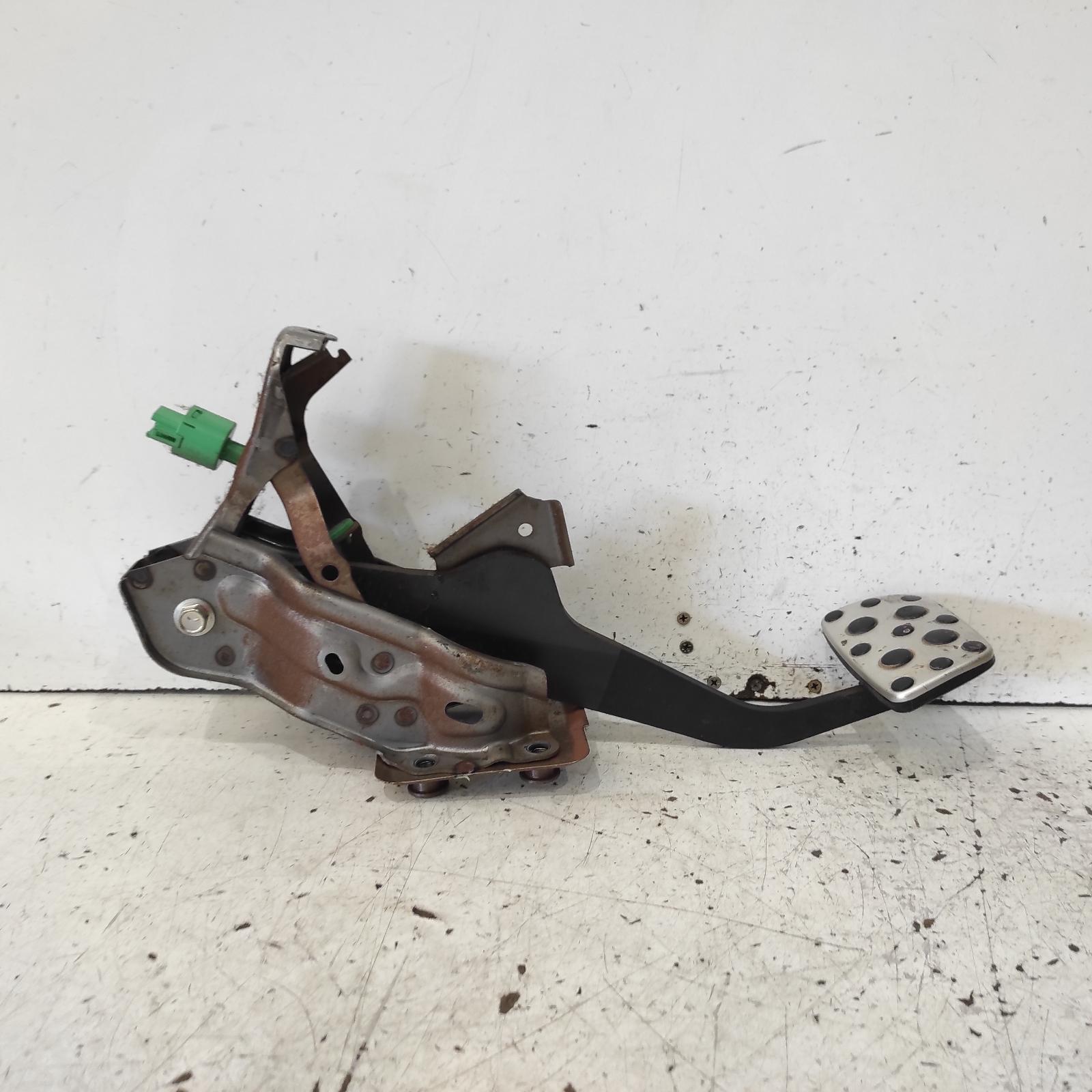 Aurion Pedal Assembly 2006-2012 gsv40r,brake pedal only,10/06-03/12 00021805 #683090