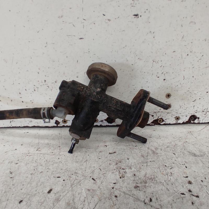 clutch master cylinder