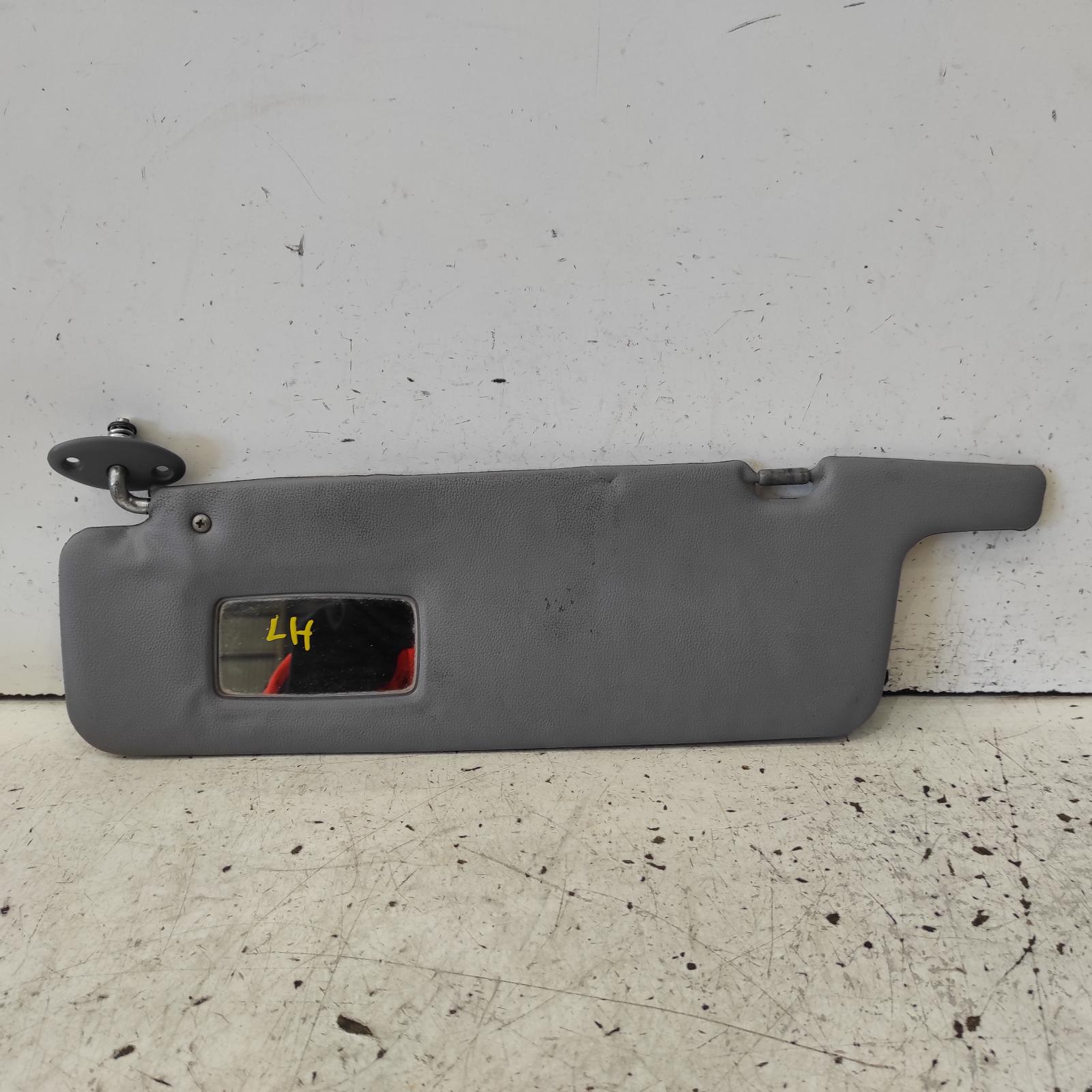 Hilux Sunvisor 2001-2005 lh side,11/01-03/05 00019402 #683901