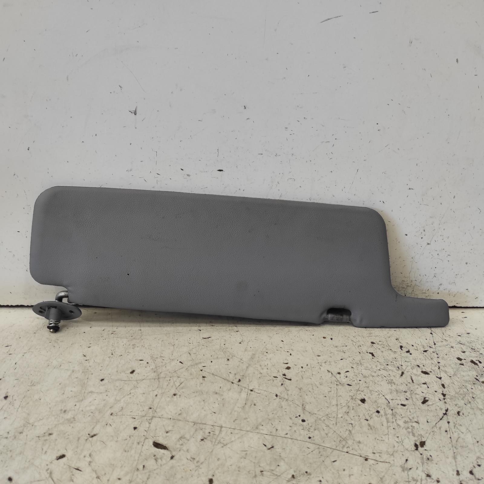Hilux Sunvisor 2001-2005 lh side,11/01-03/05 00019402 #683901