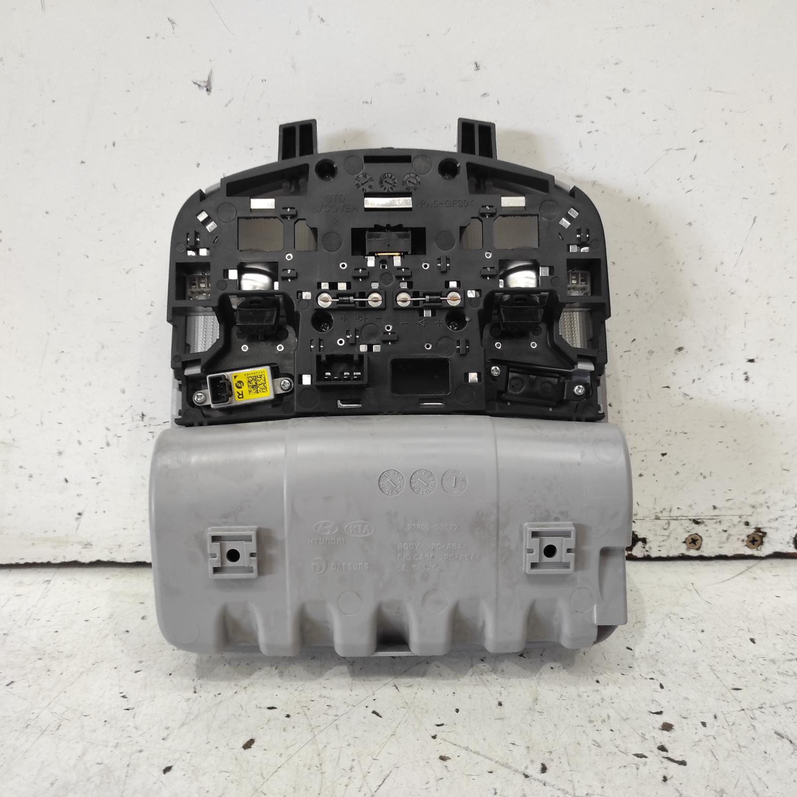 I30 Courtesy Light 2017-2026 front,grey,w/ sunglass holder type,pd,03/17- 00021882 #684142