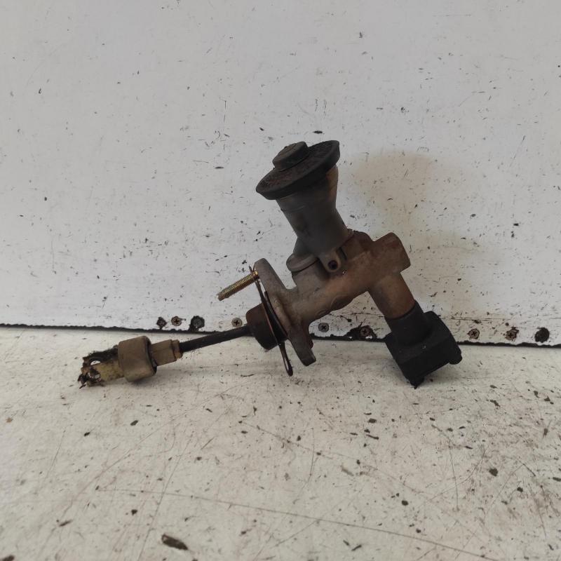 clutch master cylinder