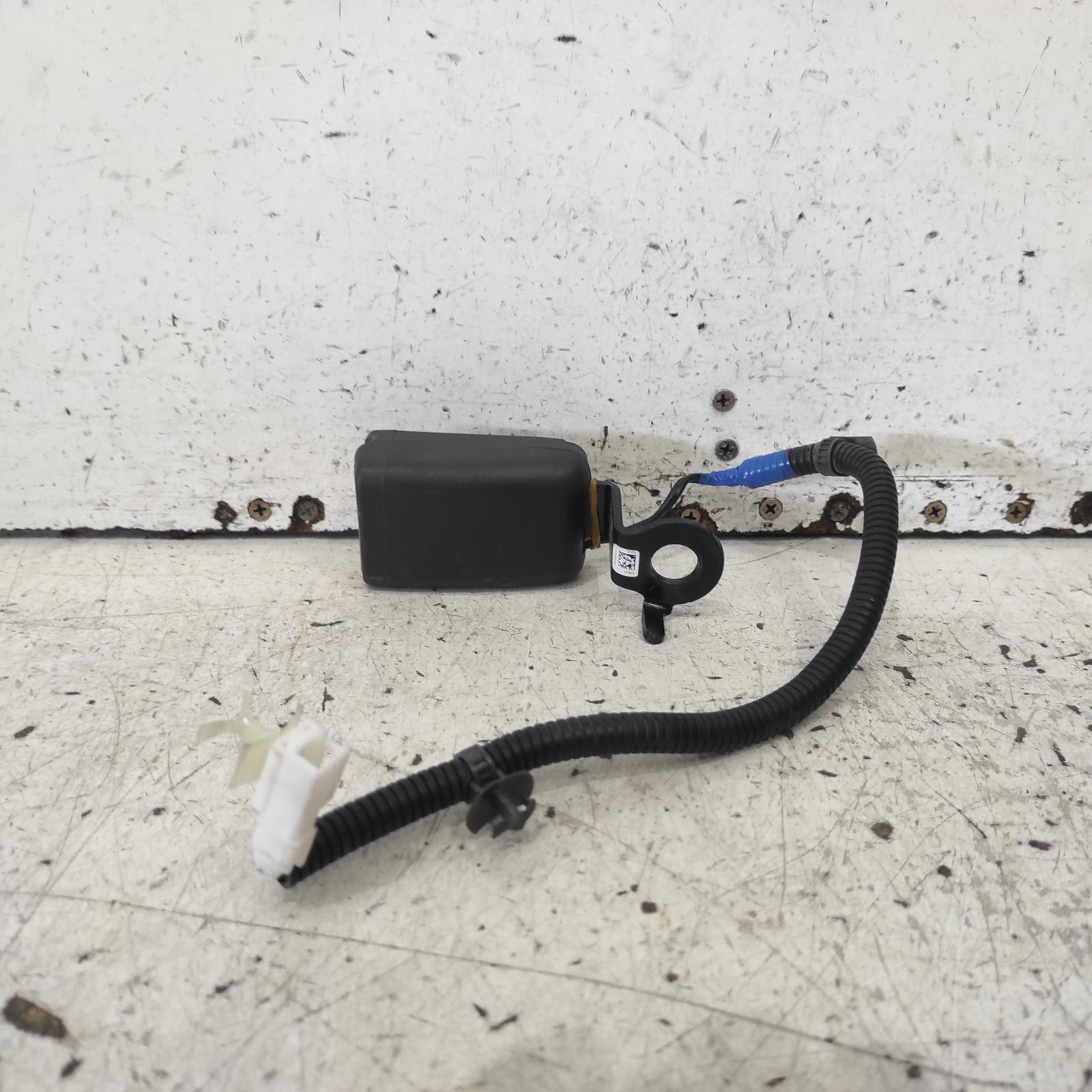 Tucson Seat Belt Stalk 2015-2021 rh rear,seat belt stalk only,non pre-tensioner type,tl (vin kmhj),06/15-01/21 00021773 #686028