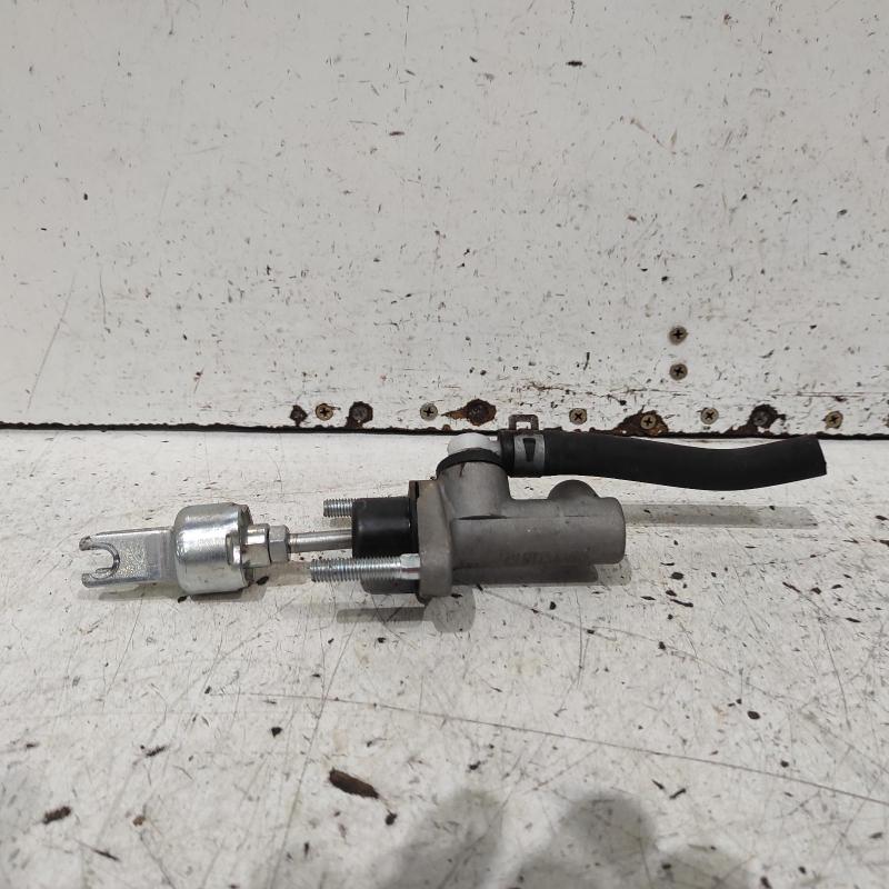 clutch master cylinder