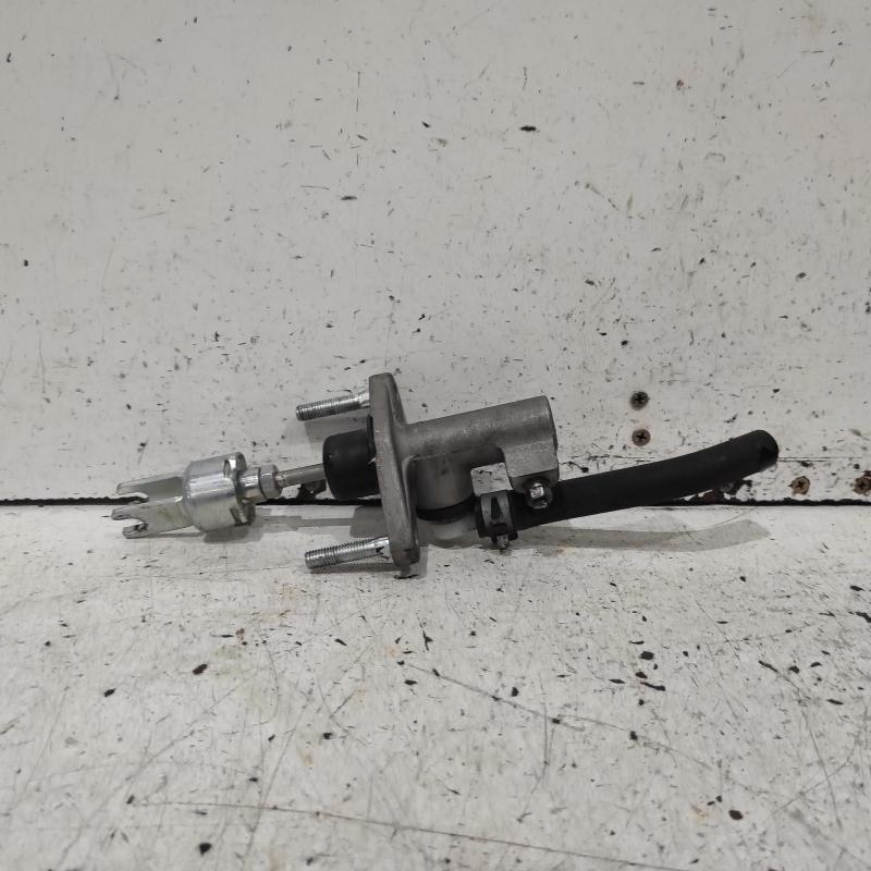 clutch master cylinder