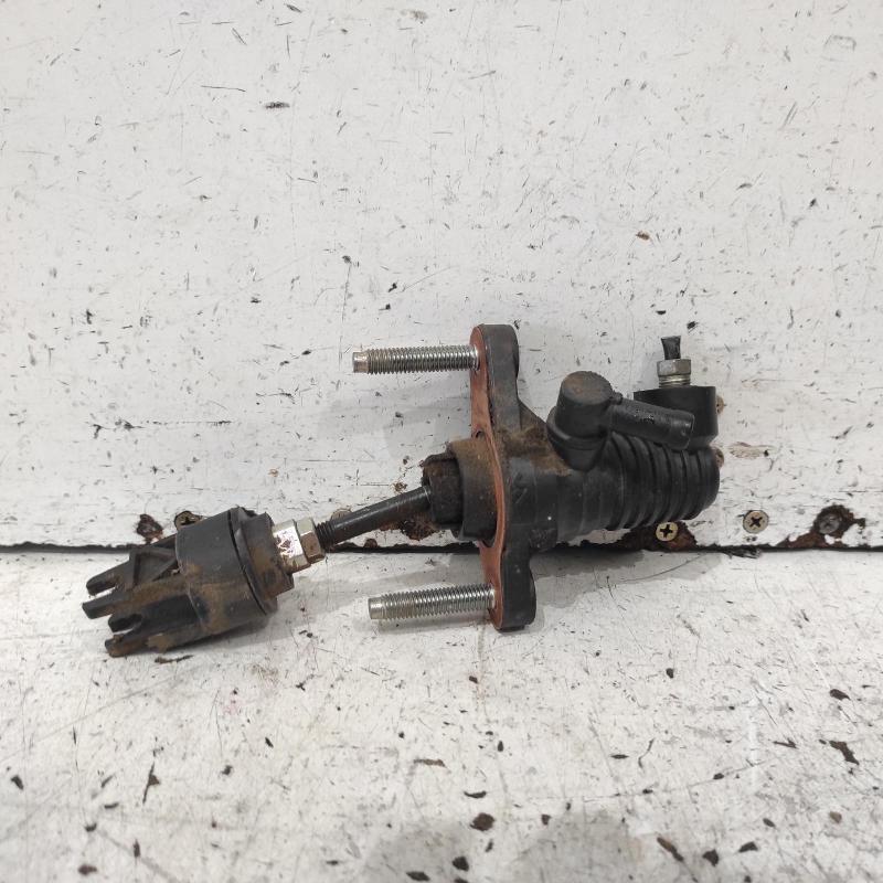 clutch master cylinder