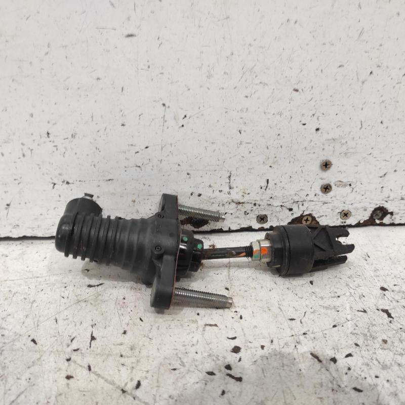 clutch master cylinder