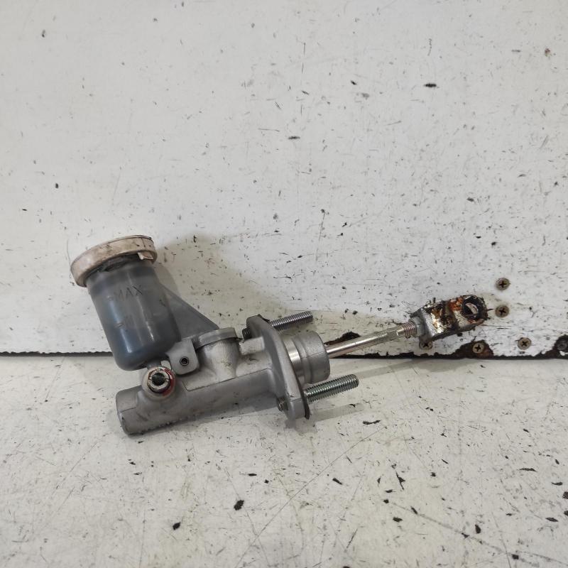 clutch master cylinder