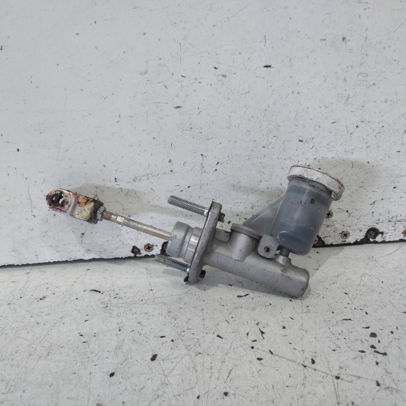 clutch master cylinder