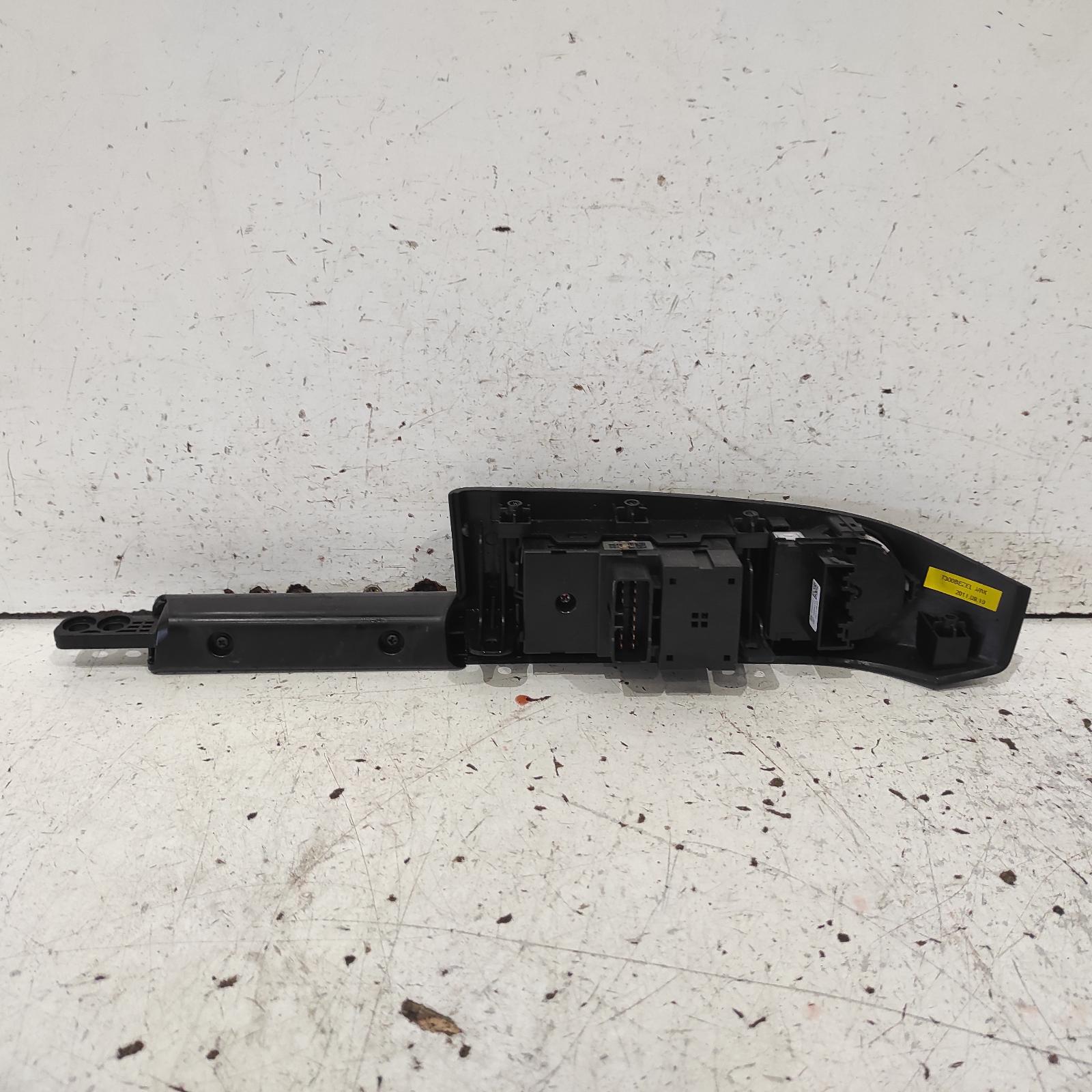 Barina Power Door Window Switch 2011-2016 rh front (master switch),hatch/sedan,tm,09/11-08/16 00021907 #688581