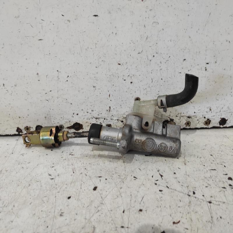 clutch master cylinder