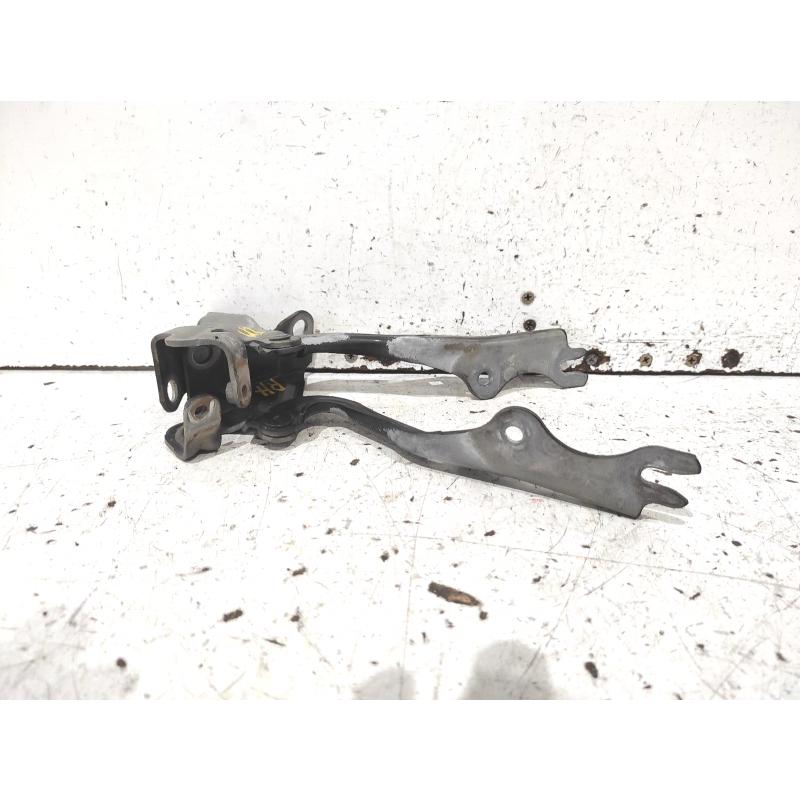 bonnet hinge/strut