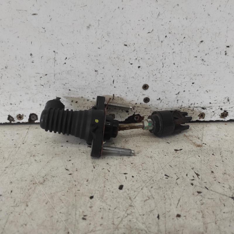 clutch master cylinder